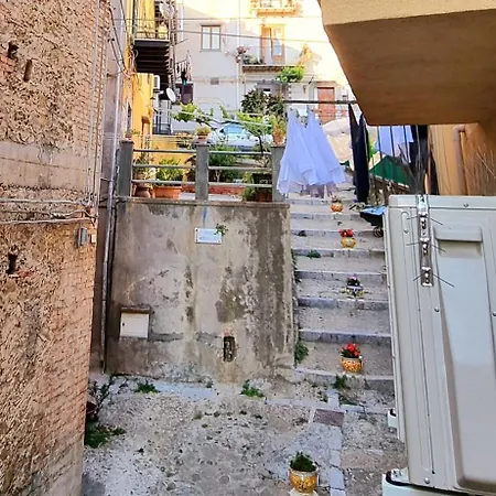 Porta Terra Чефалу